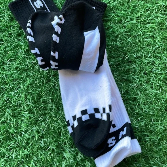 •  VANS “Off The Wall” Men’s socks ( 2 pairs socks set ) - Picture 6 of 13